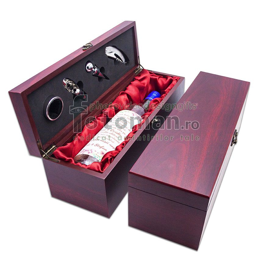 Cutie lemn cu 4 accesorii pentru sticle vin