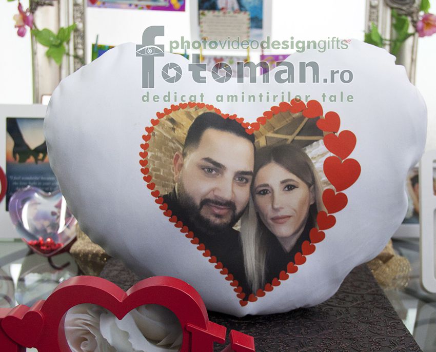 Perna alba cu spate roz-inima
